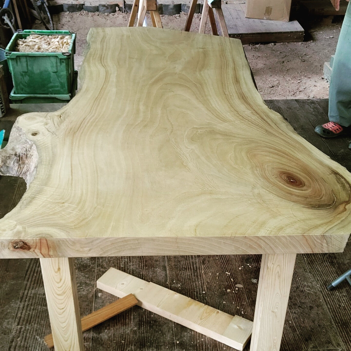 楠の一枚板を使って、特別なテーブルを製作しました🌳✨