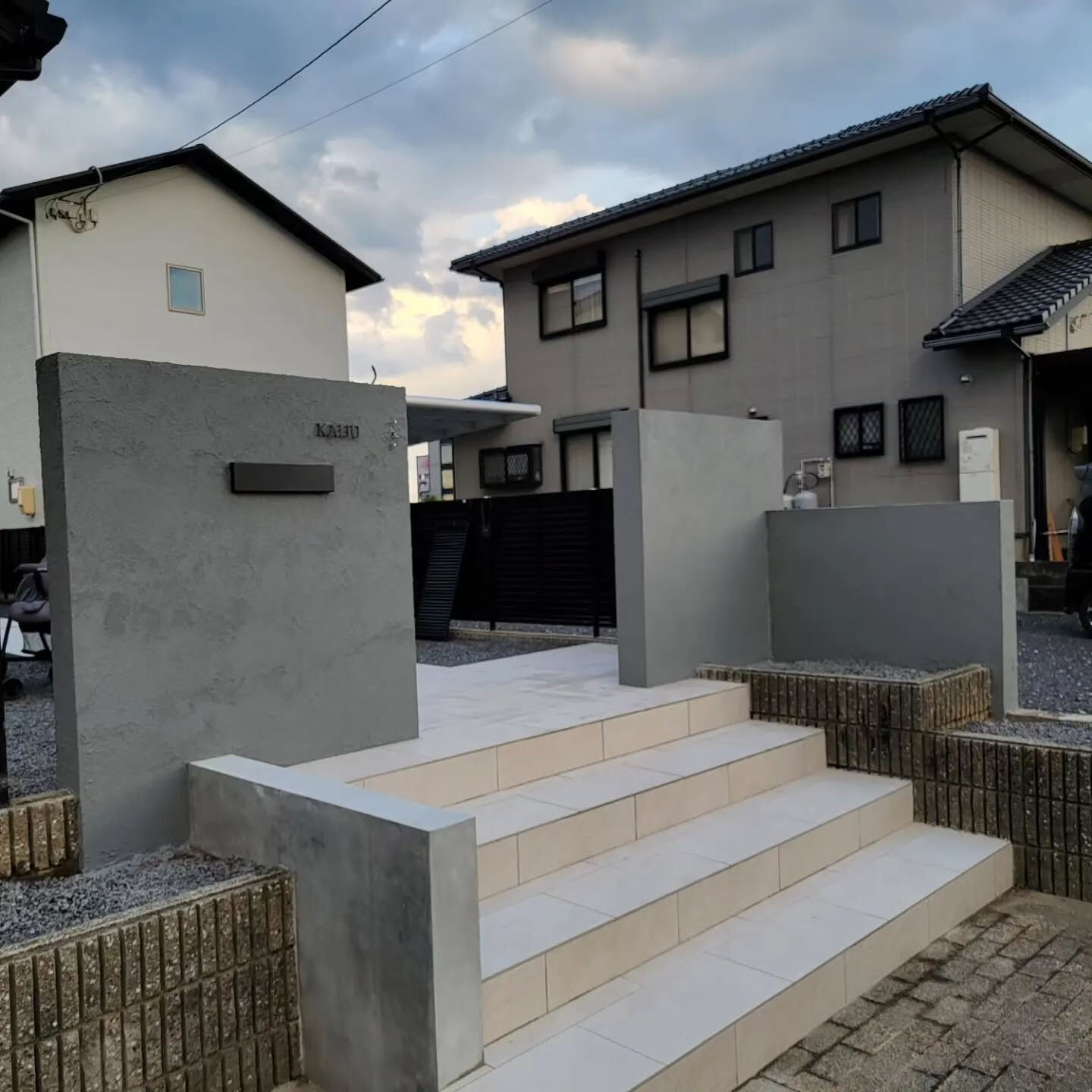 新築の門柱をお客様と一緒に仕上げました