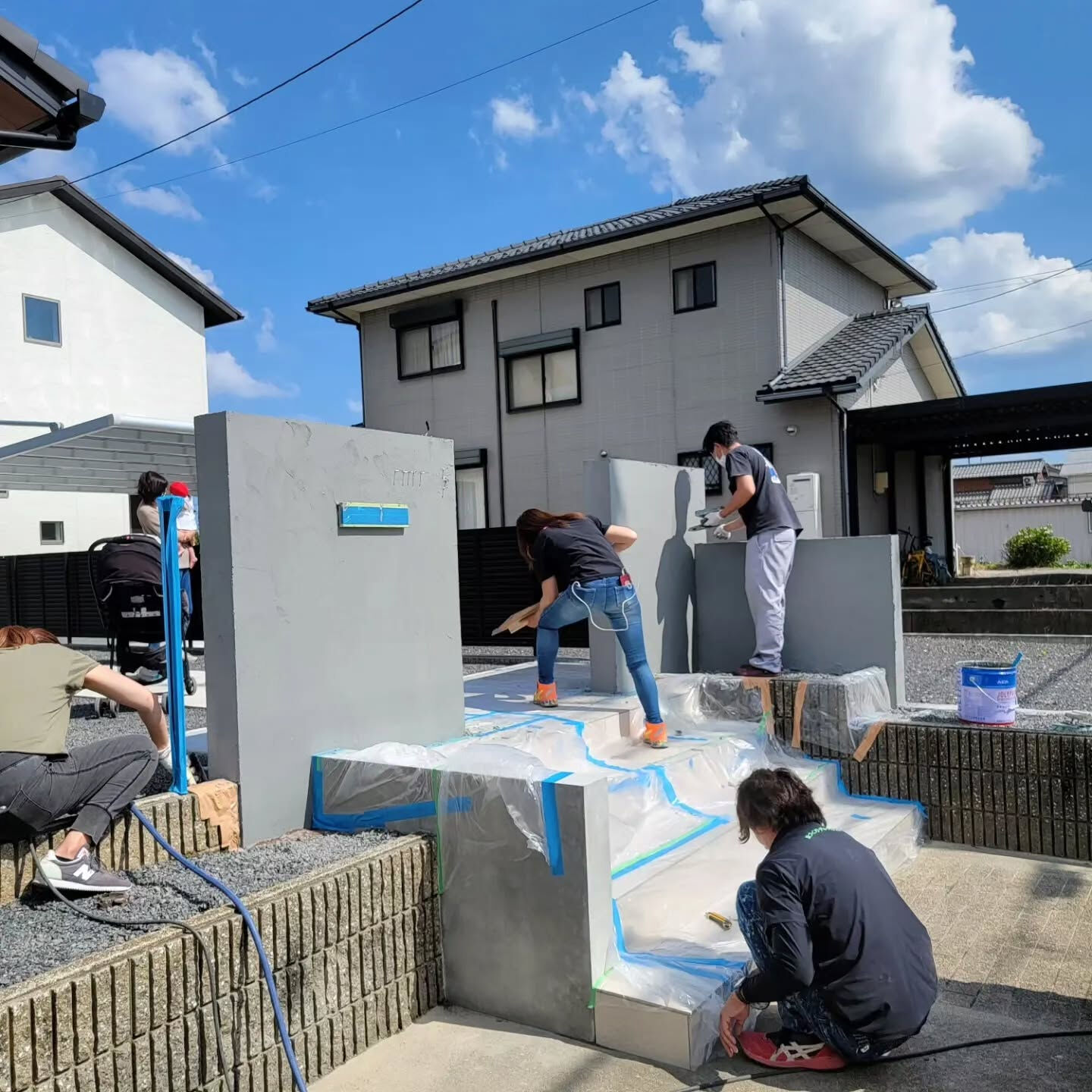 新築の門柱をお客様と一緒に仕上げました