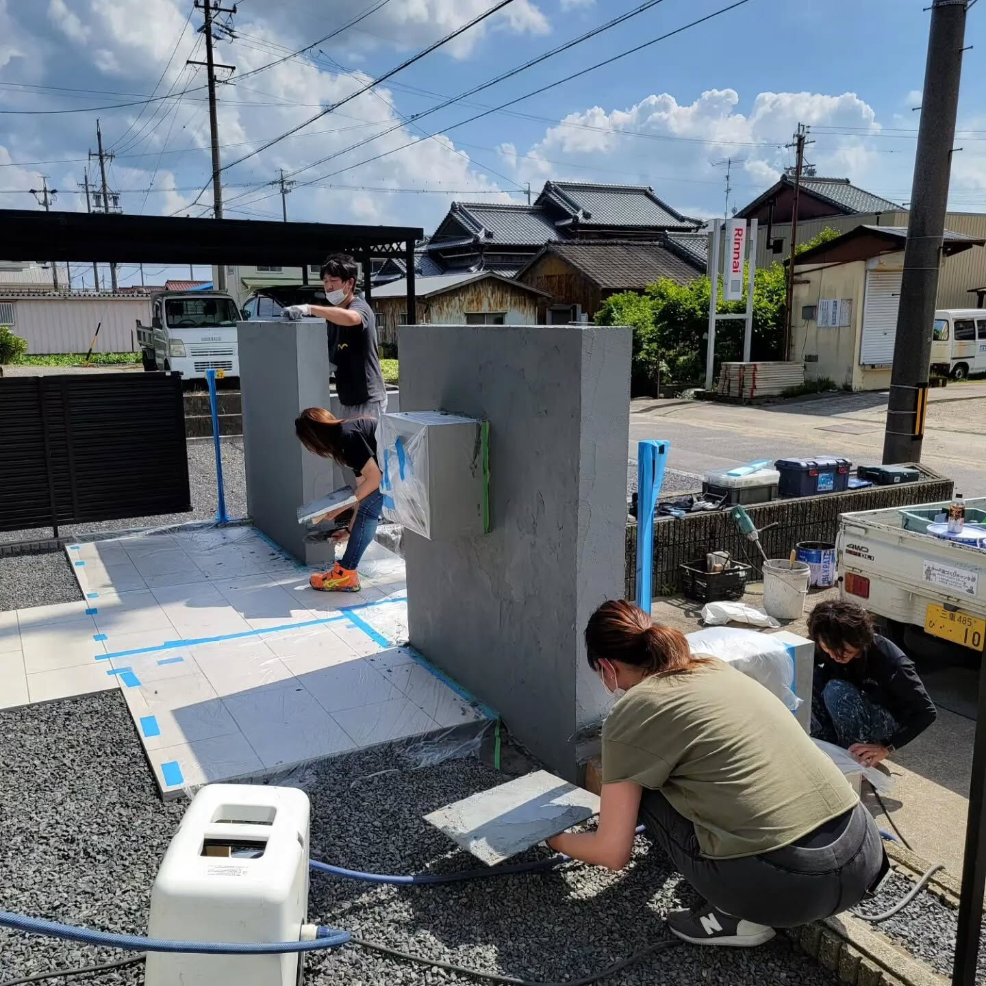 新築の門柱をお客様と一緒に仕上げました