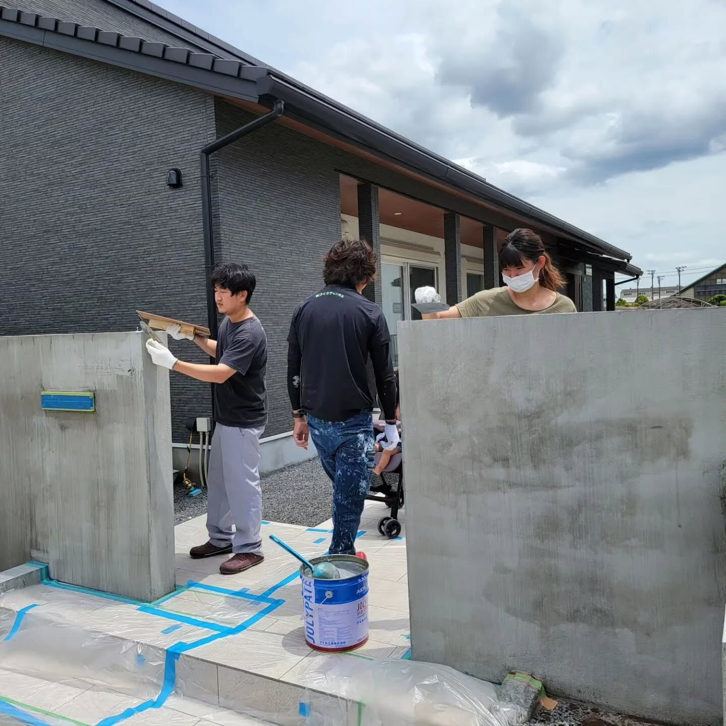 新築の門柱をお客様と一緒に仕上げました